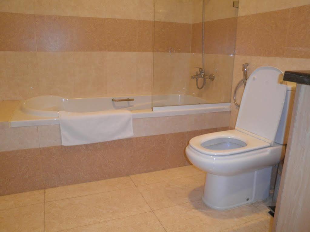 Imperial Suites Hotel Manáma Kültér fotó