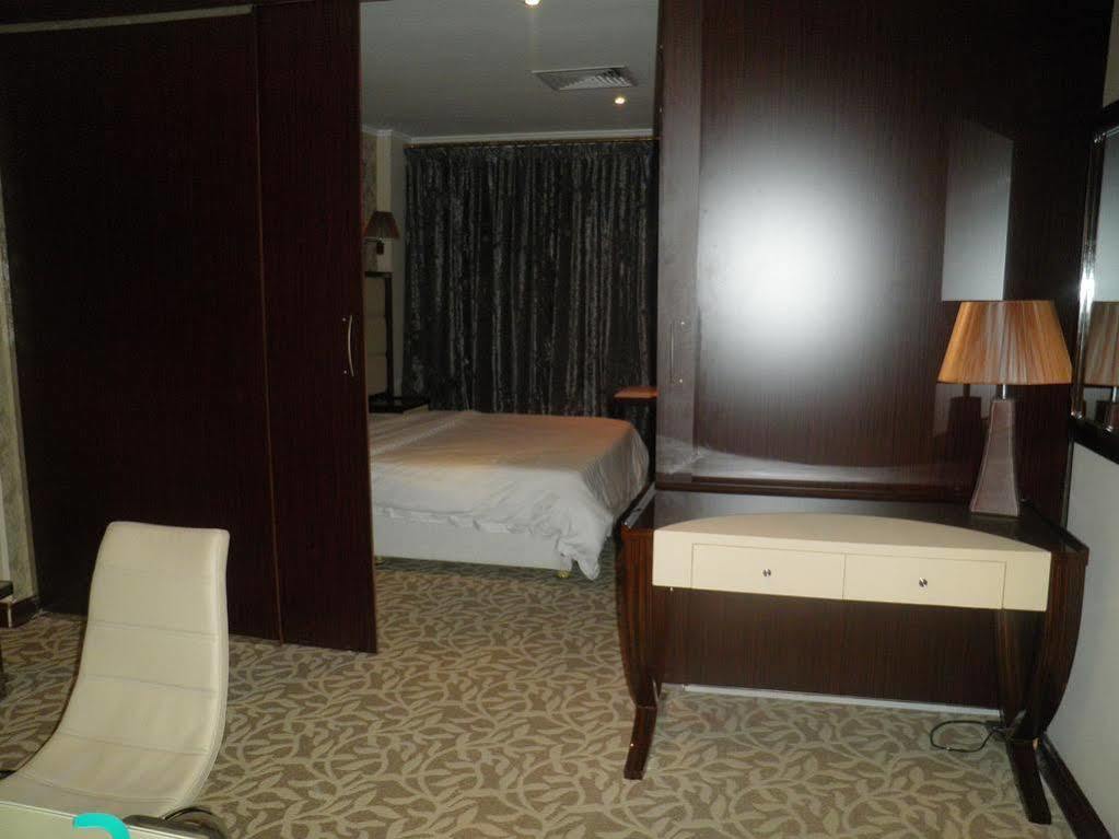Imperial Suites Hotel Manáma Kültér fotó